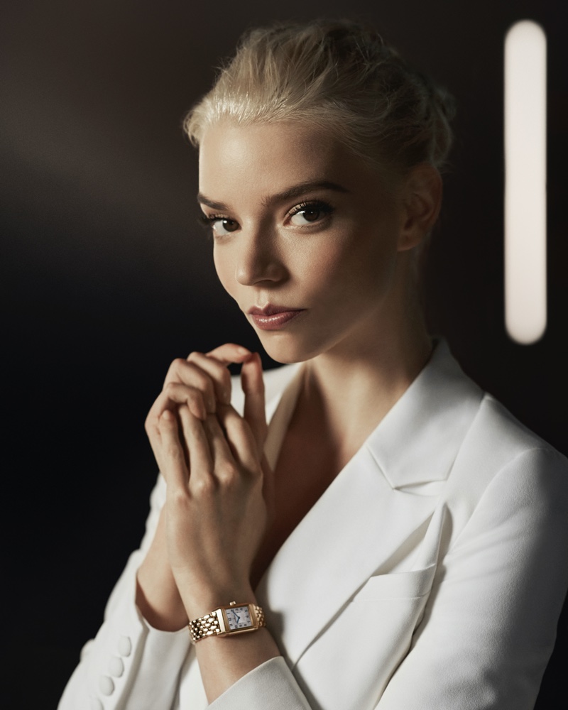 Anya Taylor-Joy, effortlessly chic in a white blazer, is the star attraction in Jaeger-LeCoultre's fall 2023 showcase.
