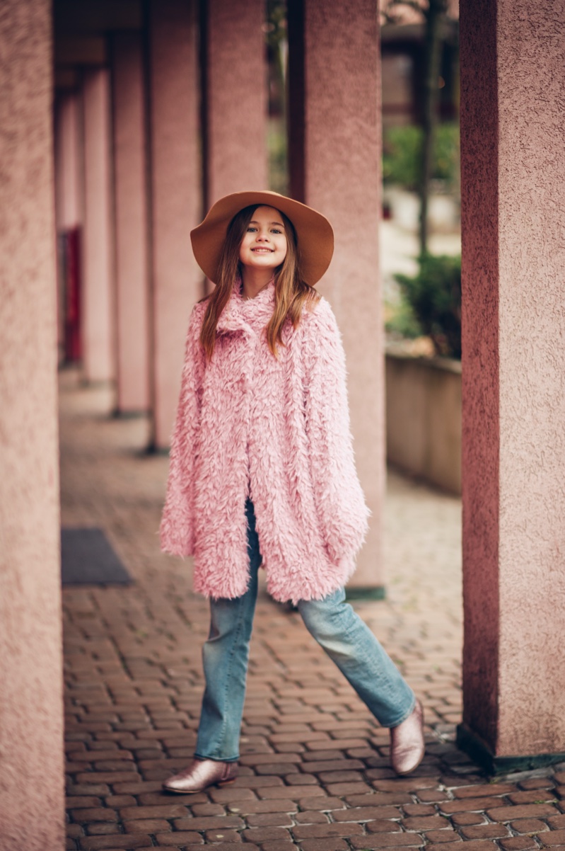Pink Faux Fur Coat Trendy Girl Look