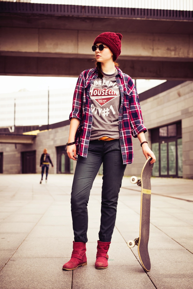 Plaid Graphic Tee Jeans Skater Girl Outfits