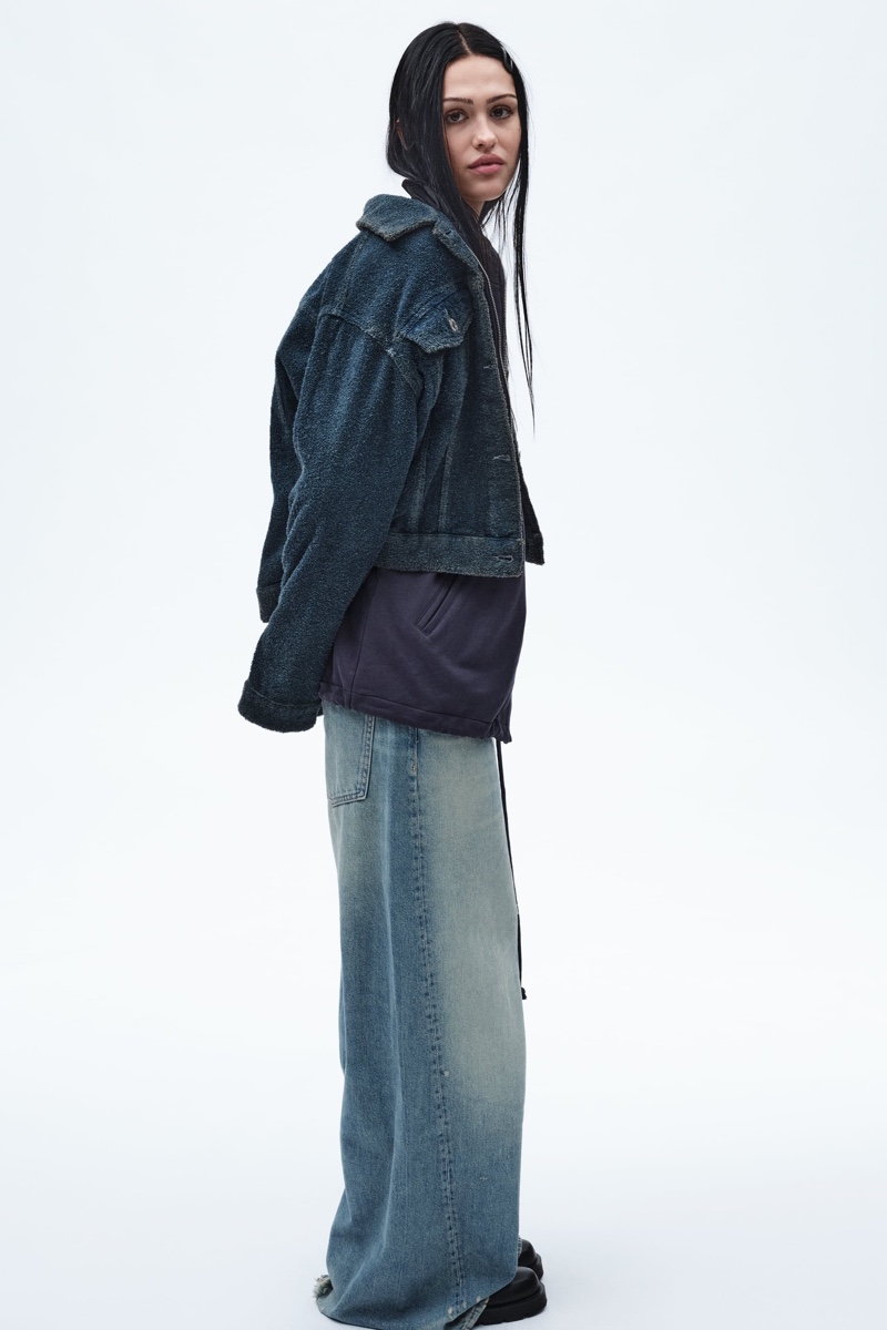 Zara's fall 2023 jeans styles feature baggy silhouettes.