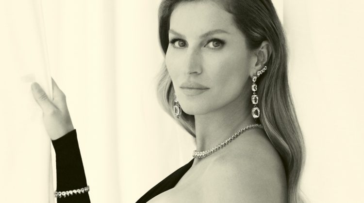 Gisele Bundchen Stuns in Vivara’s Glittering Christmas Ads