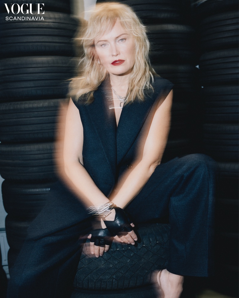 Poised and powerful, Malin Åkerman captures attention in a tailored black BOSS ensemble, accented by statement gloves.