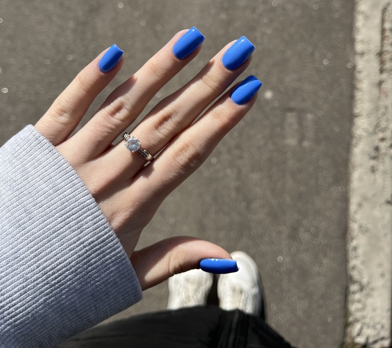 Dazzling Blue Engagement Nail Trends