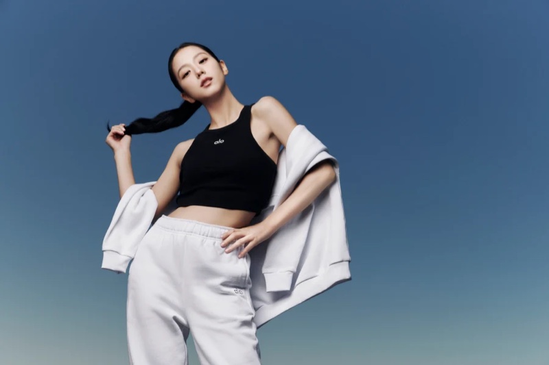 Jisoo captures the essence of spring casual with Alo Yoga's sweatshirt, cropped tank, and joggers for spring 2024.