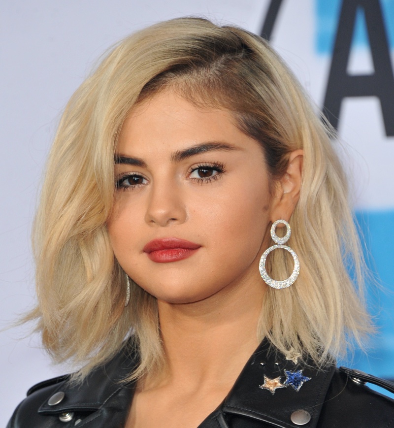 Side Part Long Bob Haircut Selena Gomez