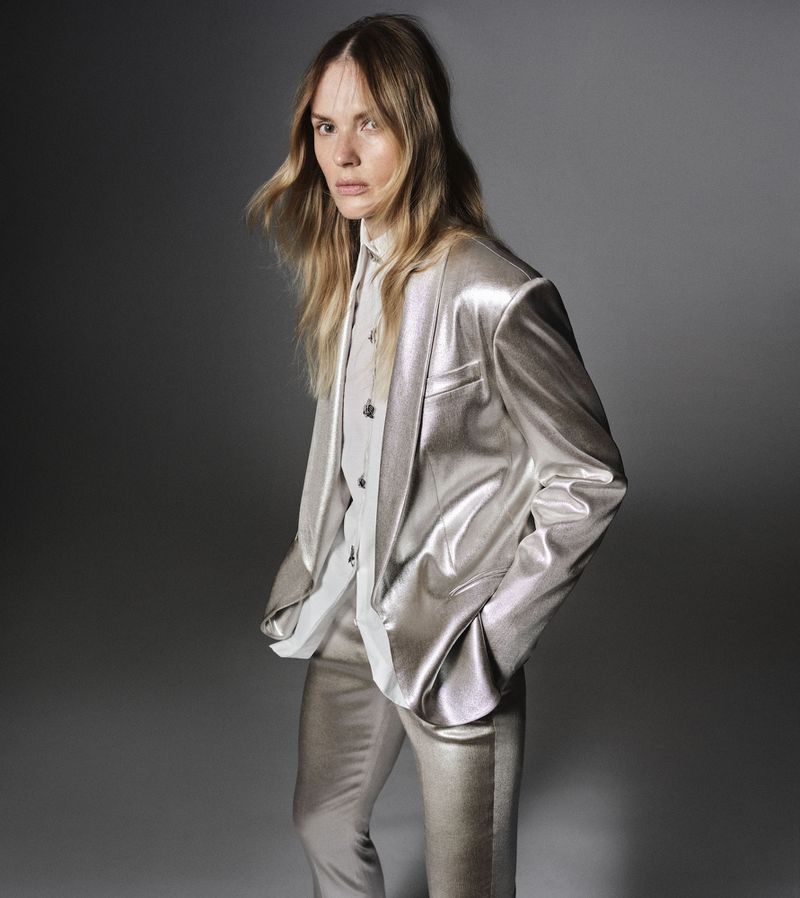  Genny spring 2024: Anne Vyalitsyna exudes confidence in a sleek metallic suit.