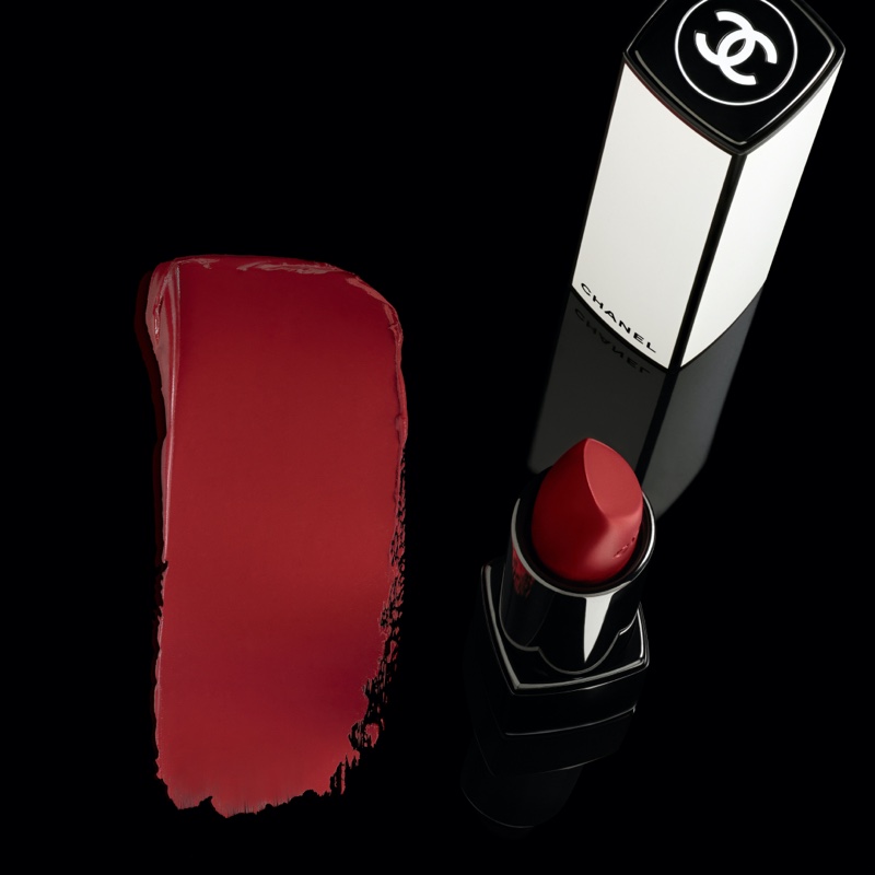 A look at the new packaging of the Rouge Allure Velvet Nuit Blanche collection from Chanel.