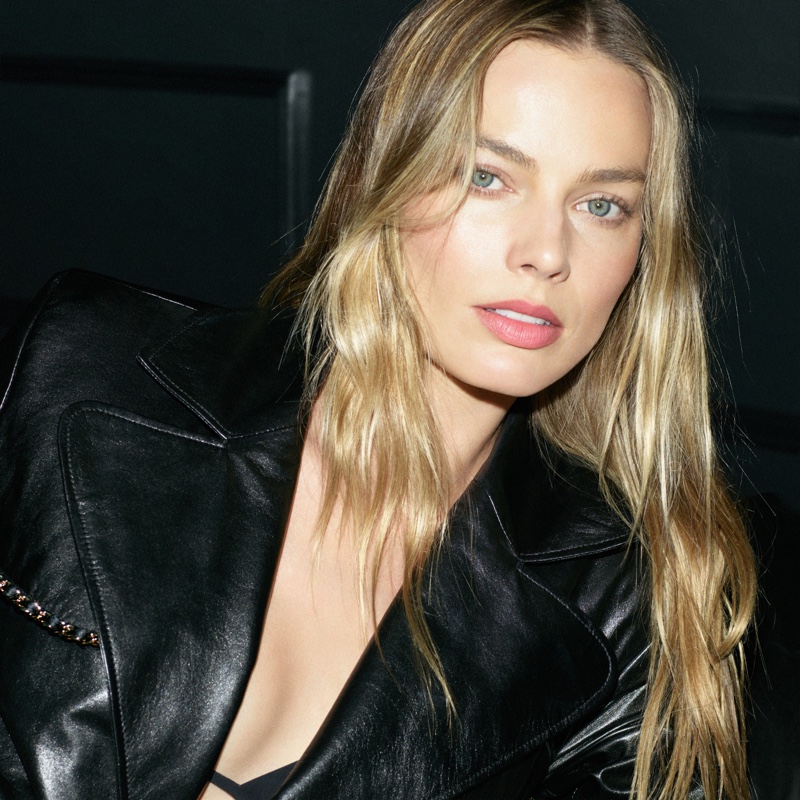 The new Chanel campaign with Margot Robbie showcases a soft pink Rouge Allure Velvet Nuit Blanche lipstick.