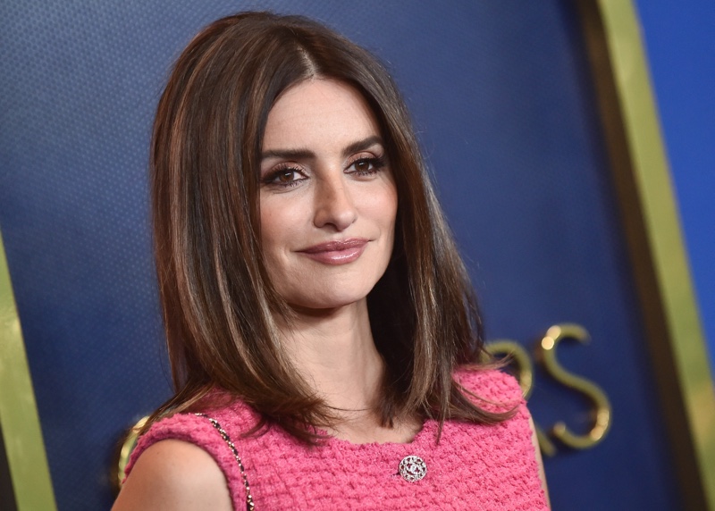 Thick Blunt Cut Medium Length Penelope Cruz