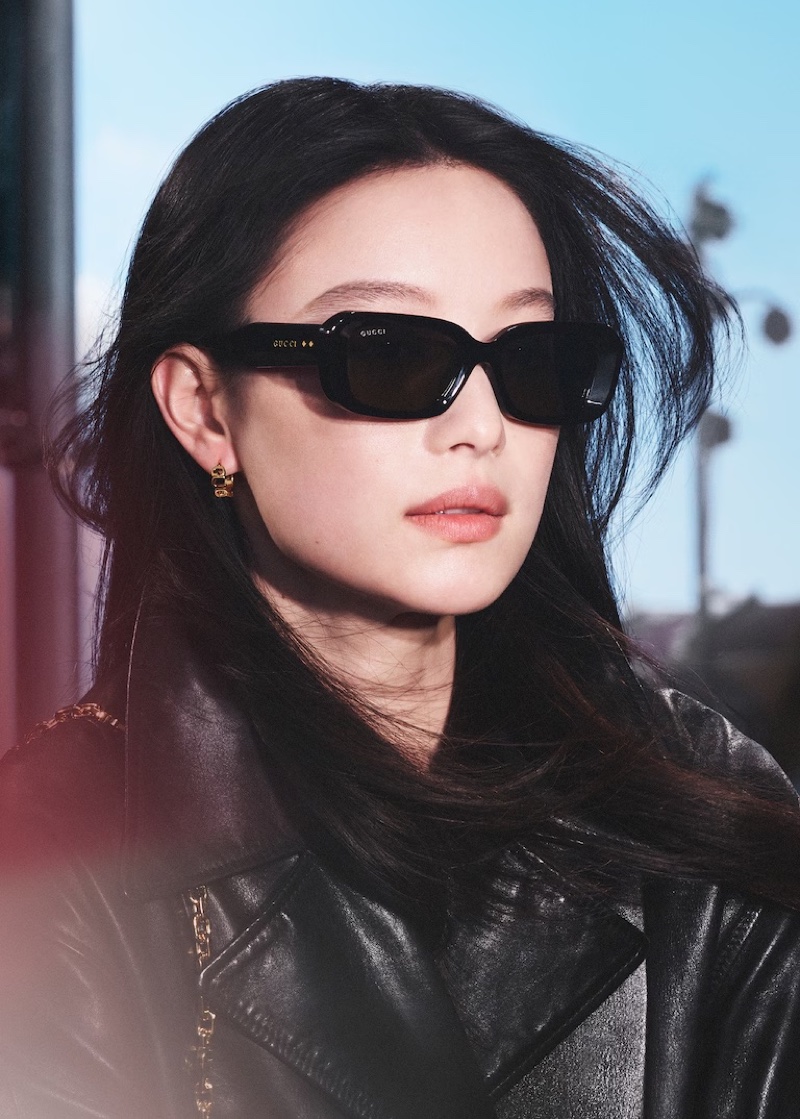 Brand ambassador Ni Ni elevates street style with black frames in the Gucci eyewear spring-summer 2024 campaign.