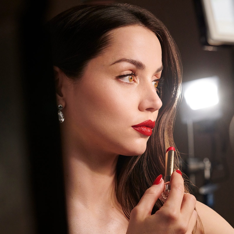 On set, Ana de Armas shines in diamonds with the ReNutriv The Diamond Serum Lipcolor from Estée Lauder.