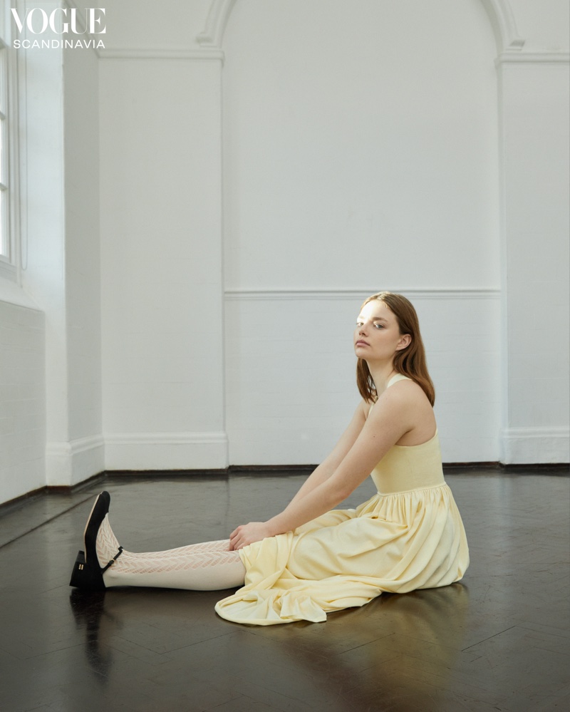 Kristine Froseth exudes elegance in a flowing yellow dress.