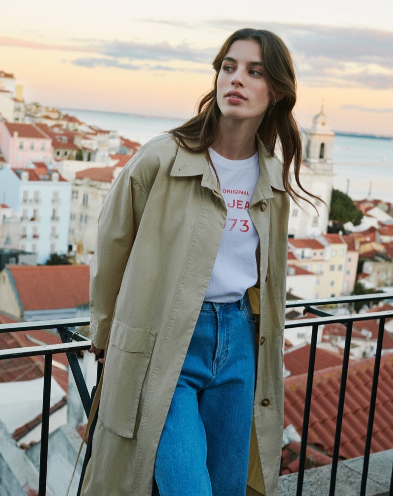 Overlooking the city, Pepe Jeans' spring-summer 2024 collection highlights the timeless trench.