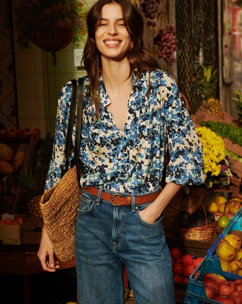 For spring-summer 2024, Pepe Jeans embraces the market scene with a fresh floral blouse modeled by Marta Aguilar.