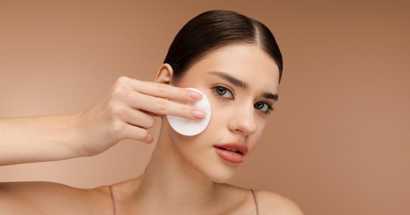 How to Remove Makeup Featured