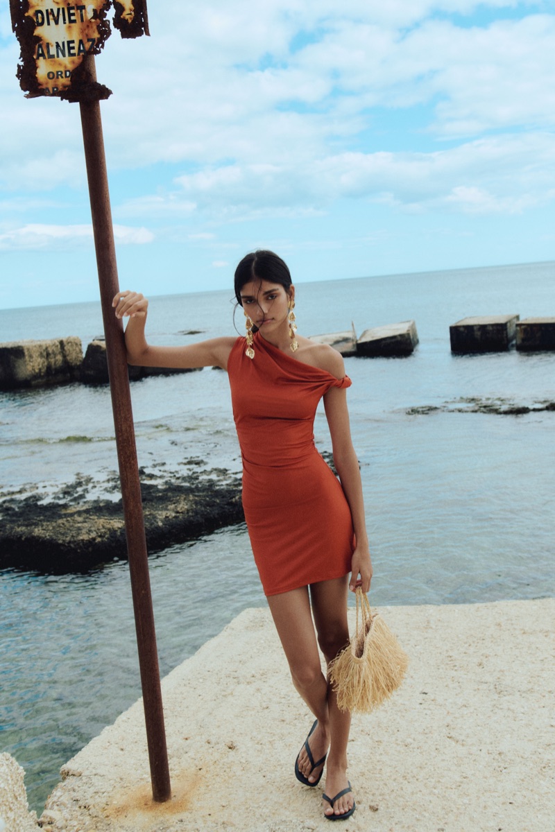 H&M unveils its beach vacation styles.