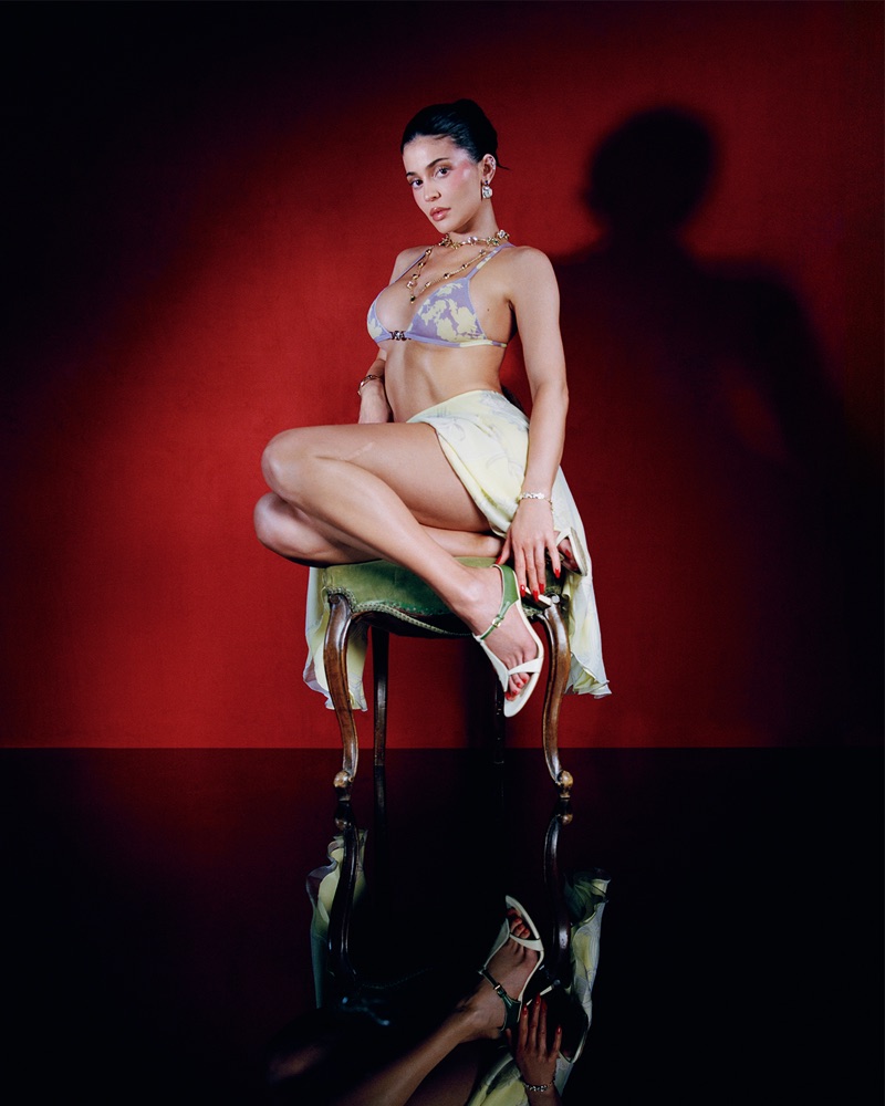 Kylie Jenner shows off Versace look with Swarovski jewelry and Bottega Veneta sandals.