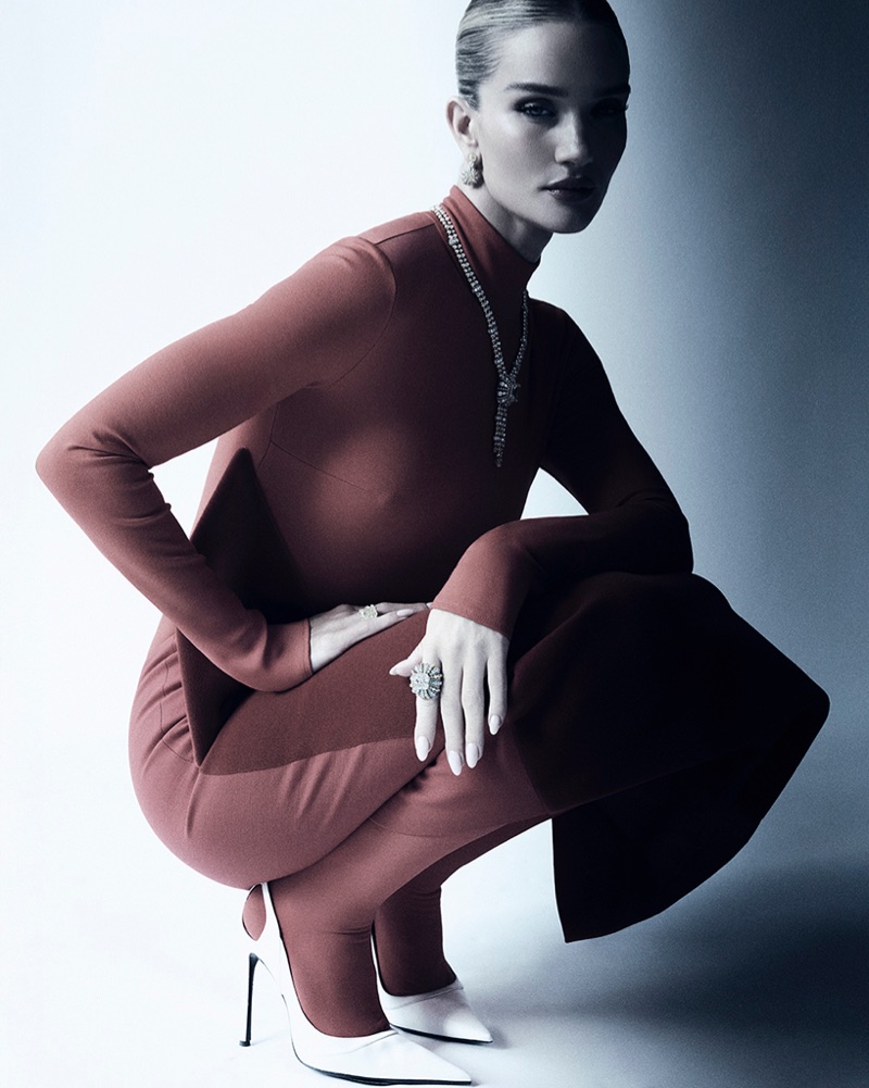 Rosie Huntington-Whiteley. Photo: David Roemer / Harper's Bazaar Taiwan