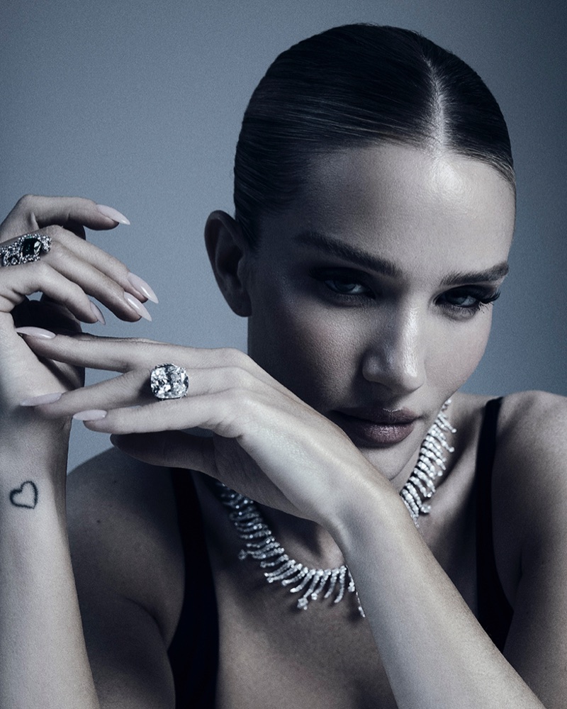 Rosie Huntington-Whiteley. Photo: David Roemer / Harper's Bazaar Taiwan