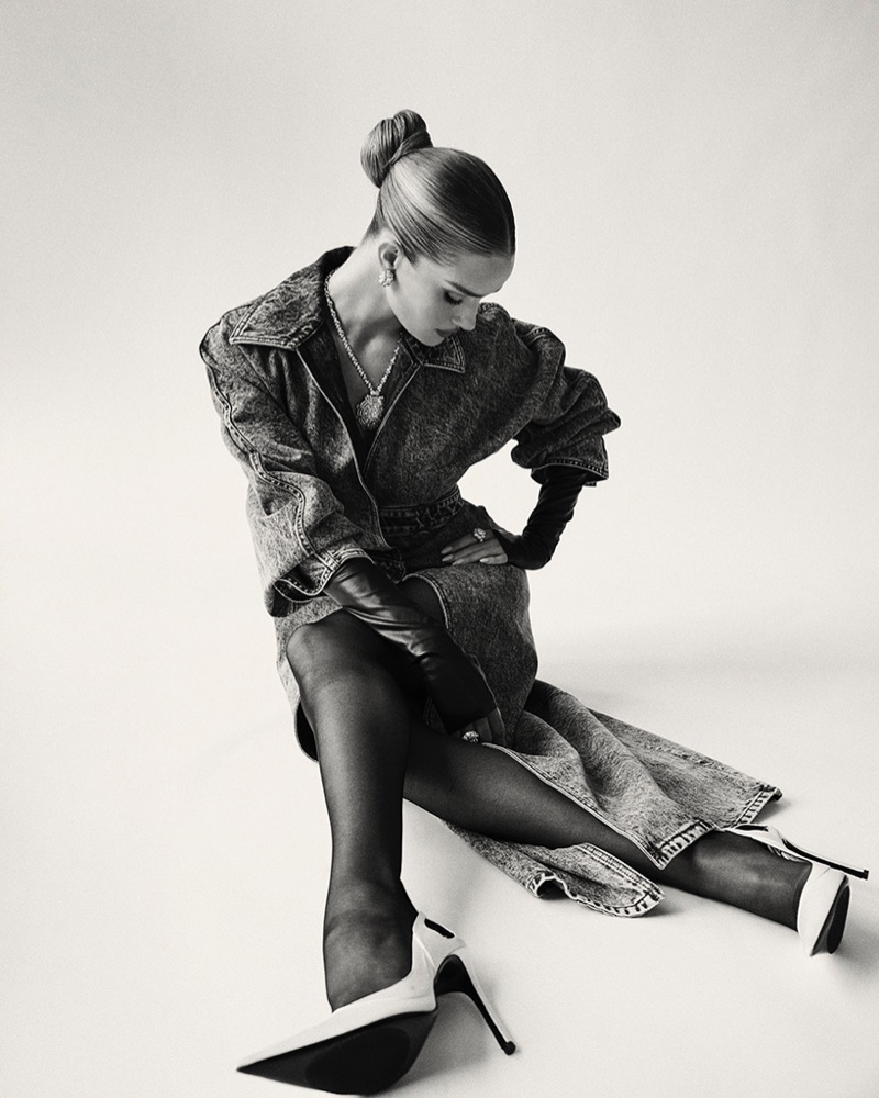 Rosie Huntington-Whiteley. Photo: David Roemer / Harper's Bazaar Taiwan