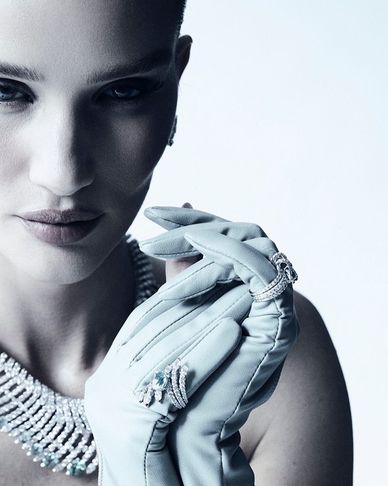 Rosie Huntington-Whiteley. Photo: David Roemer / Harper's Bazaar Taiwan