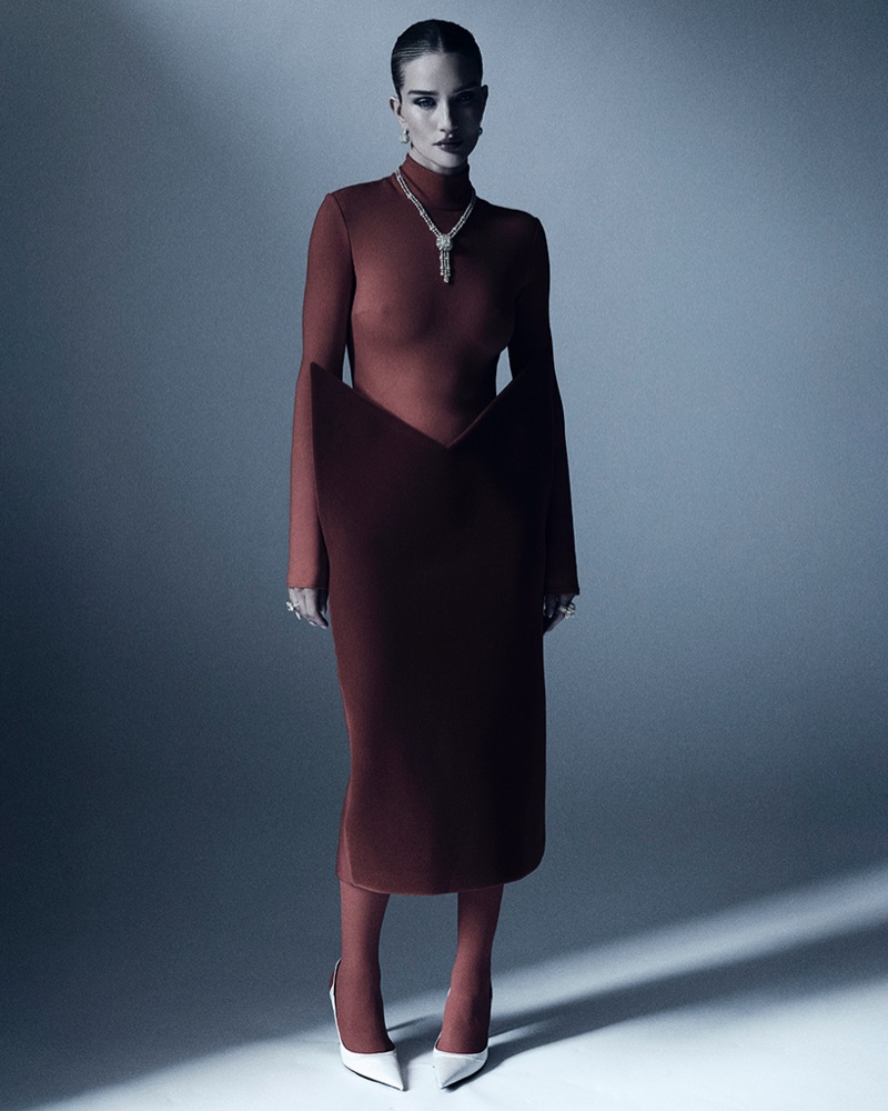 Rosie Huntington-Whiteley. Photo: David Roemer / Harper's Bazaar Taiwan