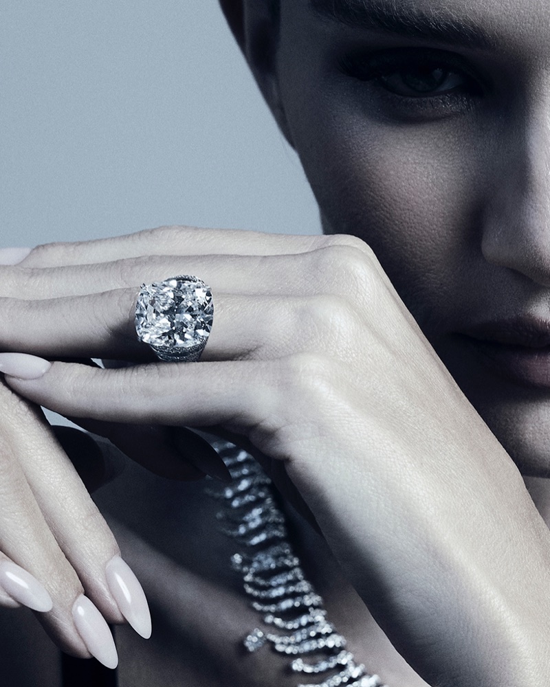 Rosie Huntington-Whiteley. Photo: David Roemer / Harper's Bazaar Taiwan