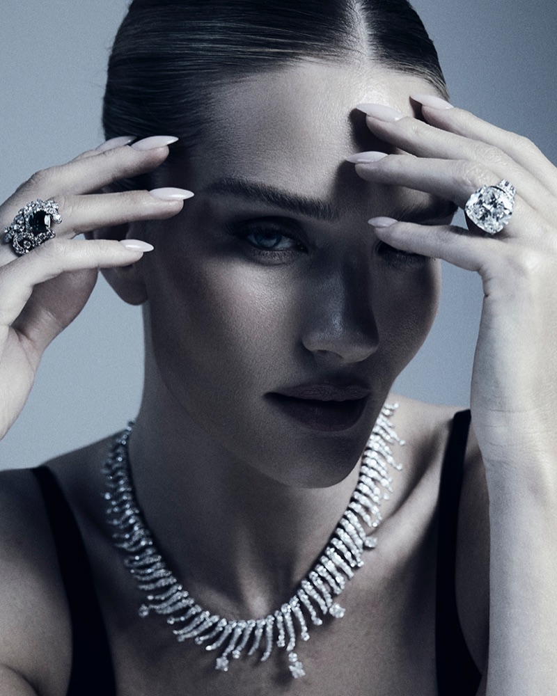 Rosie Huntington-Whiteley. Photo: David Roemer / Harper's Bazaar Taiwan