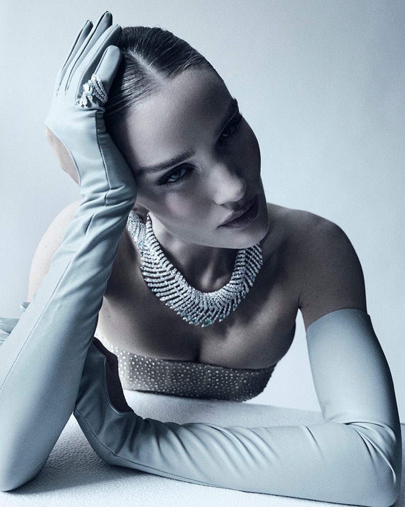 Rosie Huntington-Whiteley. Photo: David Roemer / Harper's Bazaar Taiwan