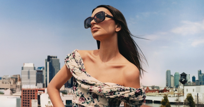 Emily ratajkowski tory burch eyewear 2025