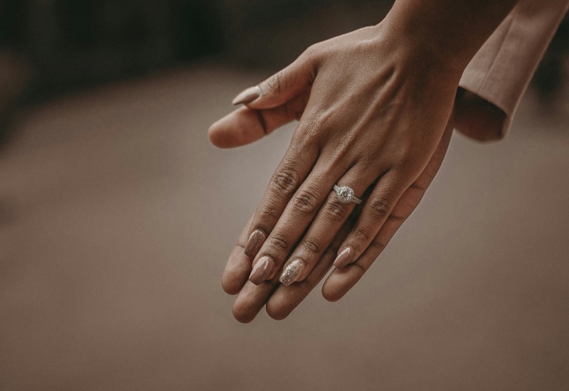 round engagement ring