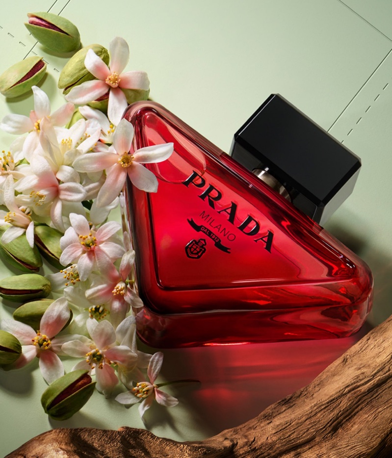 A look at the Prada Paradoxe Radical Essence bottle.