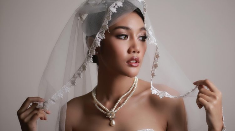 10 Wedding Jewelry Myths Brides Still Believe