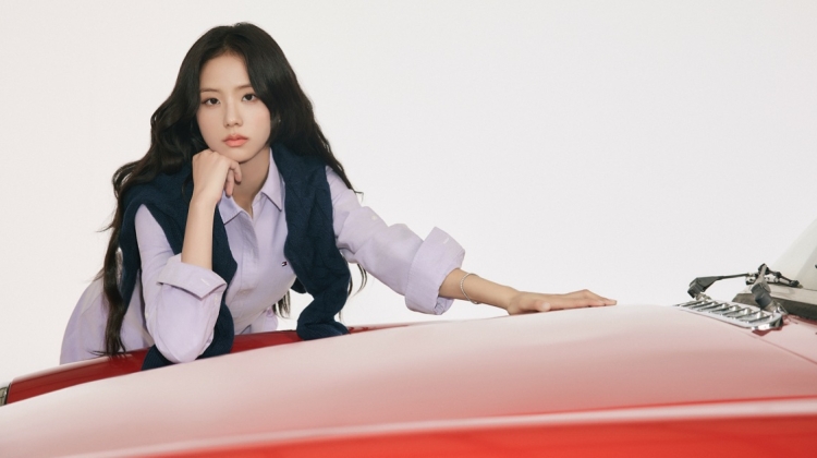 Jisoo Makes Preppy Cool in Tommy Hilfiger Fall 2025 Ad